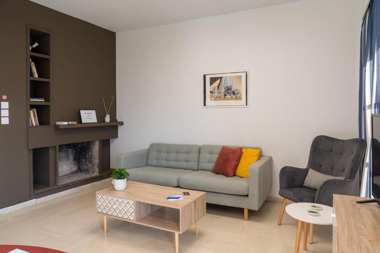 Chroma Lodge Rafina Ngoại thất bức ảnh