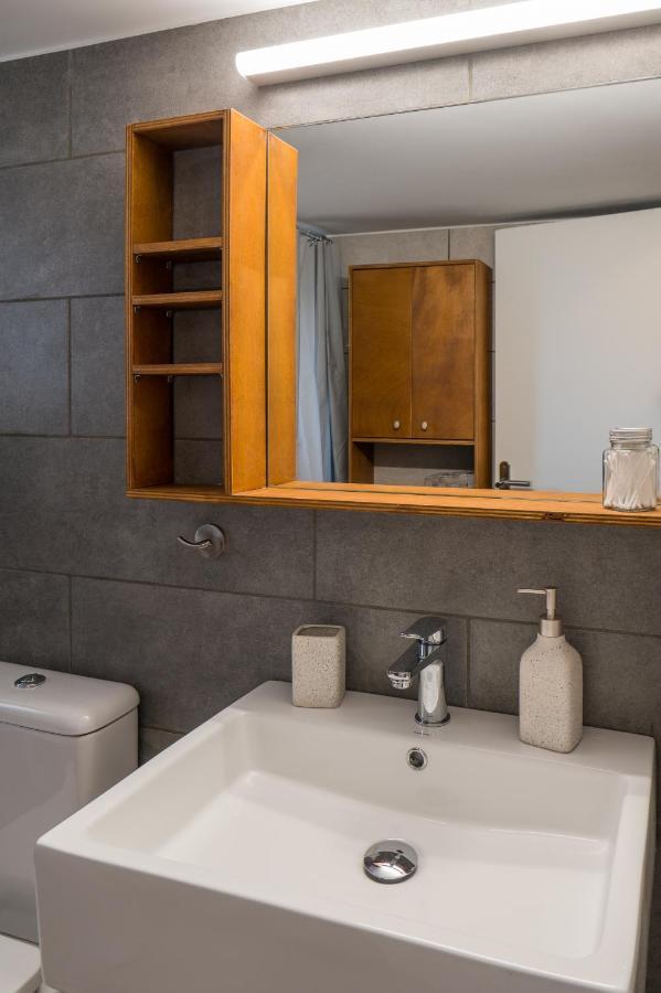 Chroma Lodge Rafina Ngoại thất bức ảnh