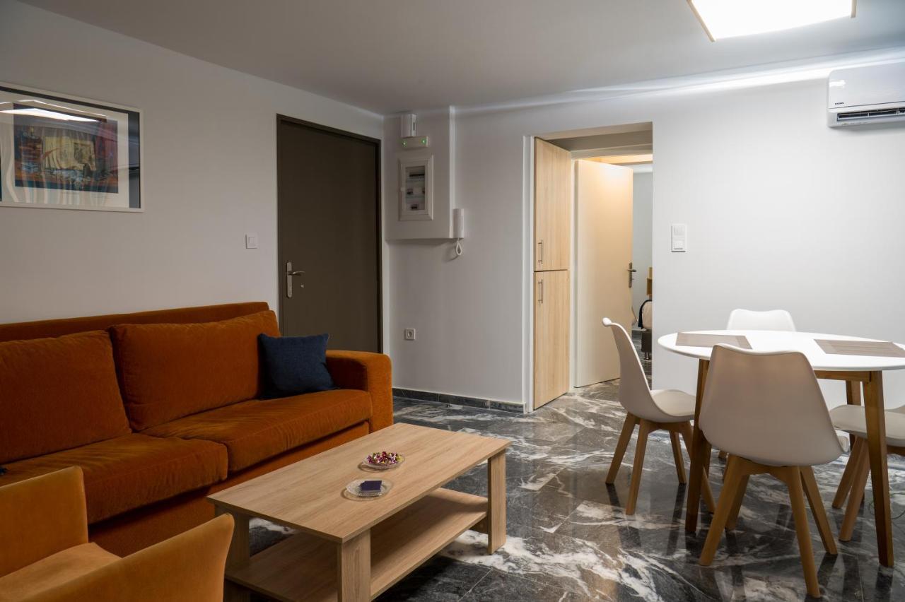 Chroma Lodge Rafina Ngoại thất bức ảnh