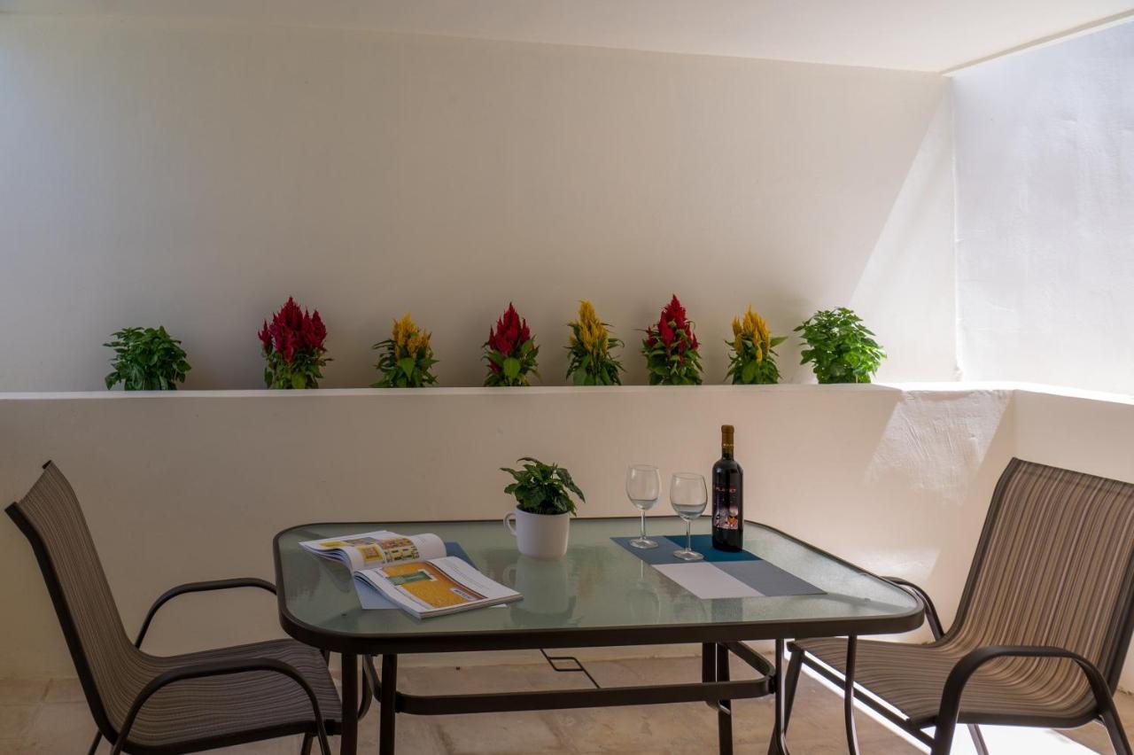 Chroma Lodge Rafina Ngoại thất bức ảnh